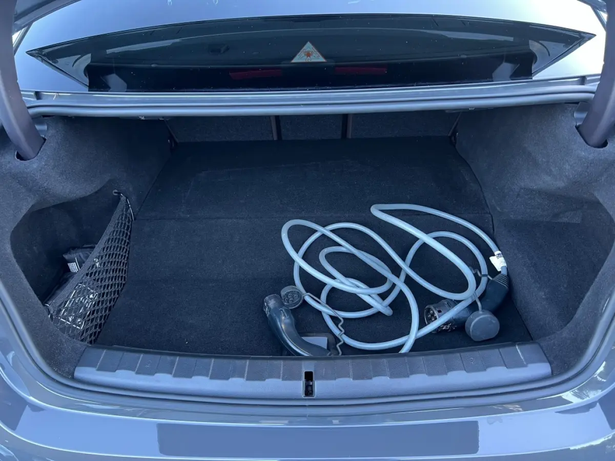 320e Limousine M Sport | ACC | Pano | NL Auto | Camera