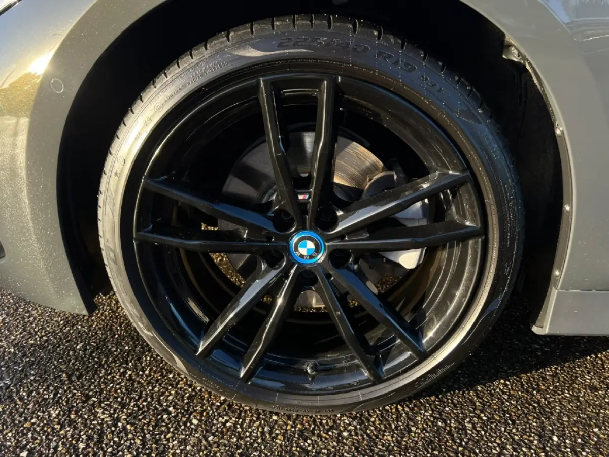 320e Limousine M Sport | ACC | Pano | NL Auto | Camera