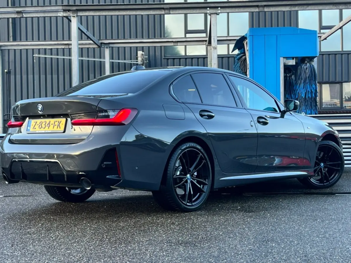 320e Limousine M Sport | ACC | Pano | NL Auto | Camera