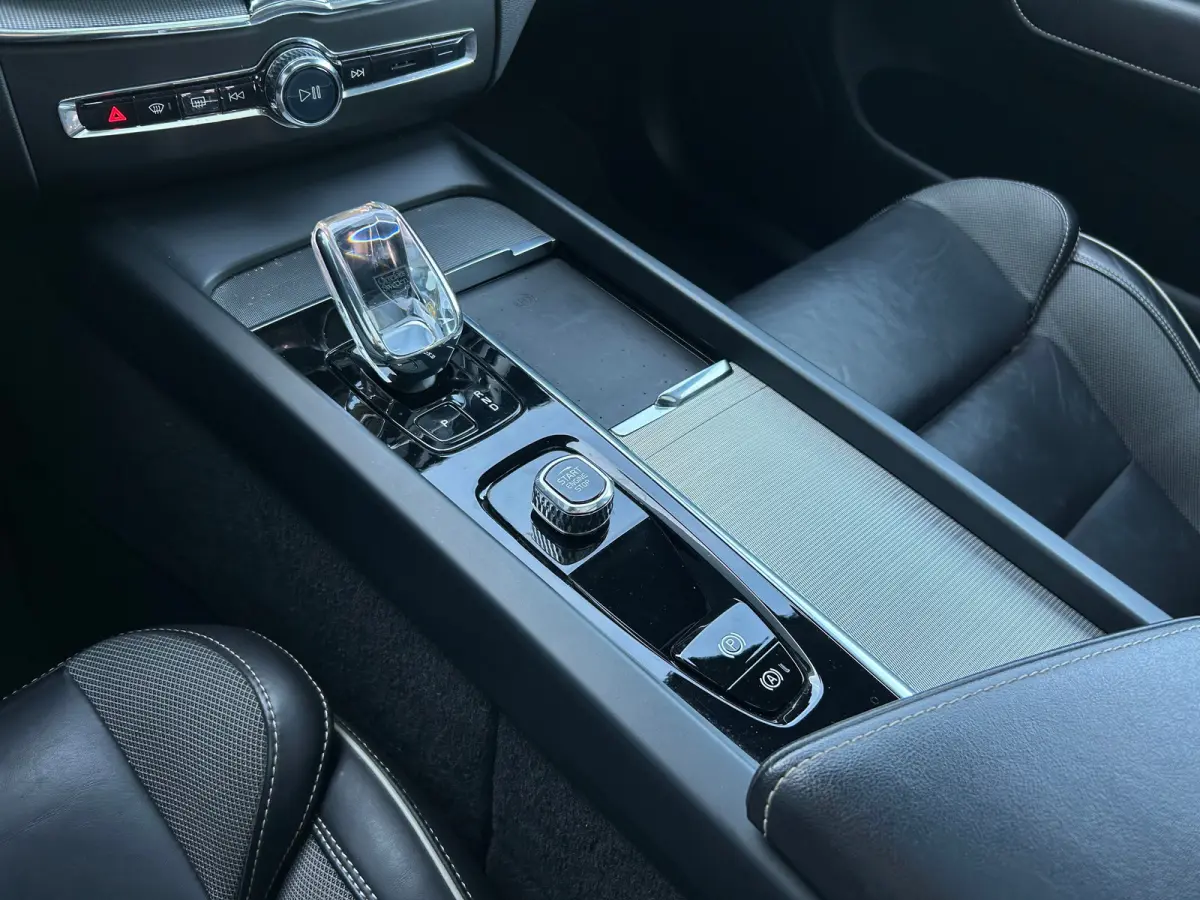 2.0 T6 Plug-in hybrid AWD Plus Bright | Long Range | SoH 95% | Panoramadak | Camera | Harman/Kardon |
