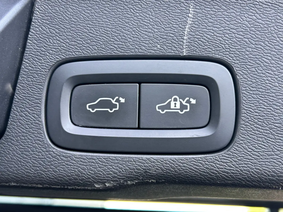 2.0 T6 Plug-in hybrid AWD Plus Bright | Long Range | SoH 95% | Panoramadak | Camera | Harman/Kardon |