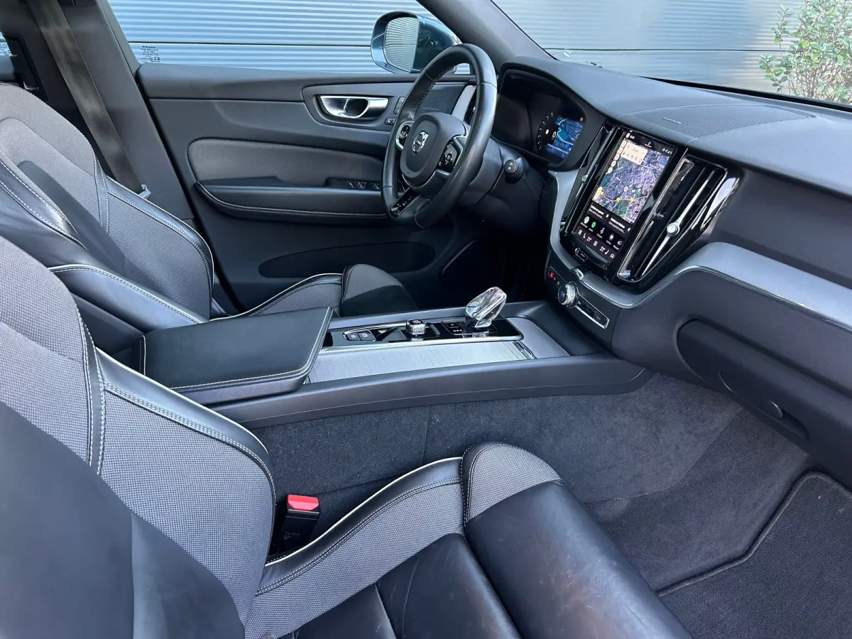 2.0 T6 Plug-in hybrid AWD Plus Bright | Long Range | SoH 95% | Panoramadak | Camera | Harman/Kardon |