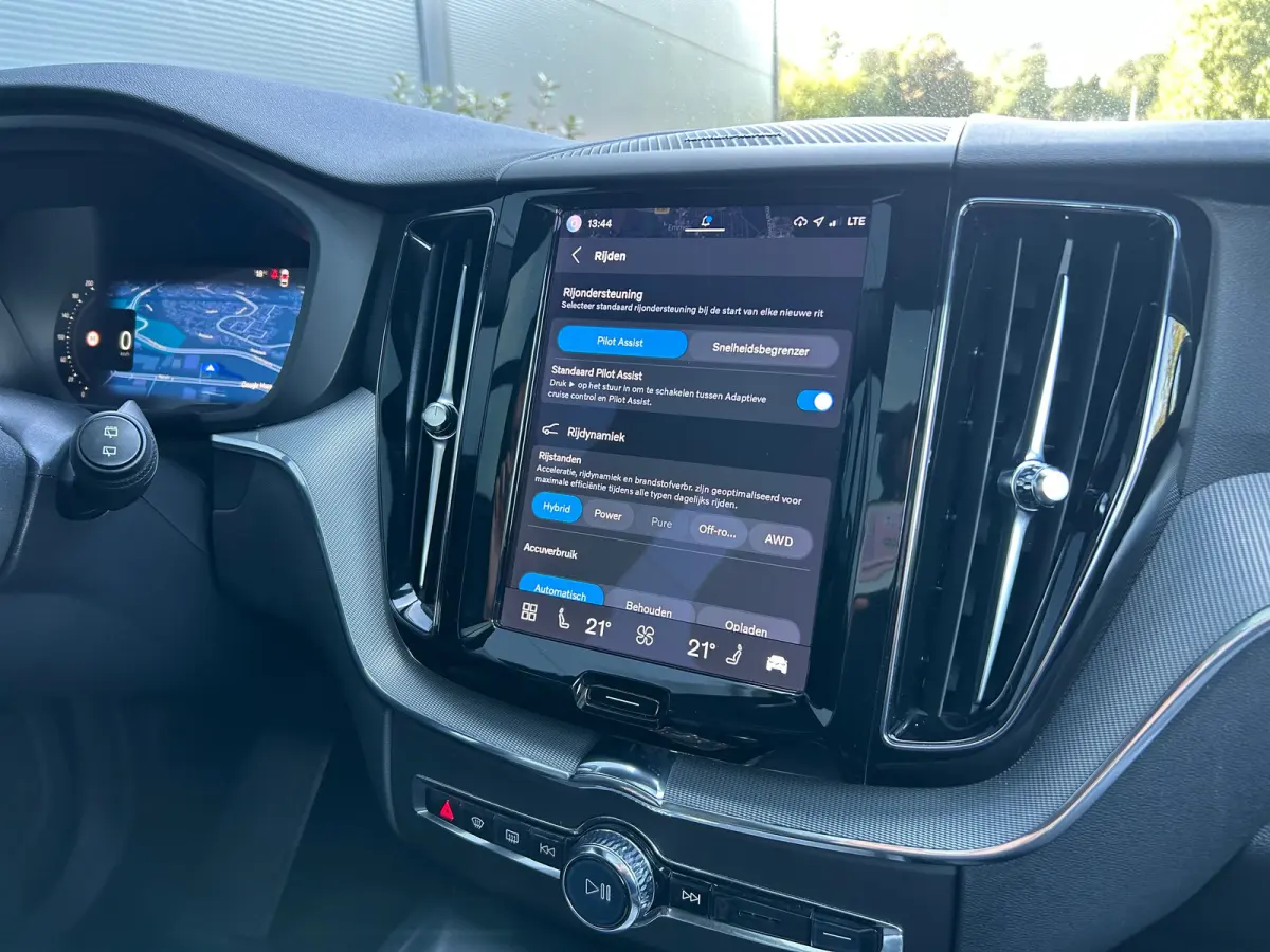 2.0 T6 Plug-in hybrid AWD Plus Bright | Long Range | SoH 95% | Panoramadak | Camera | Harman/Kardon |