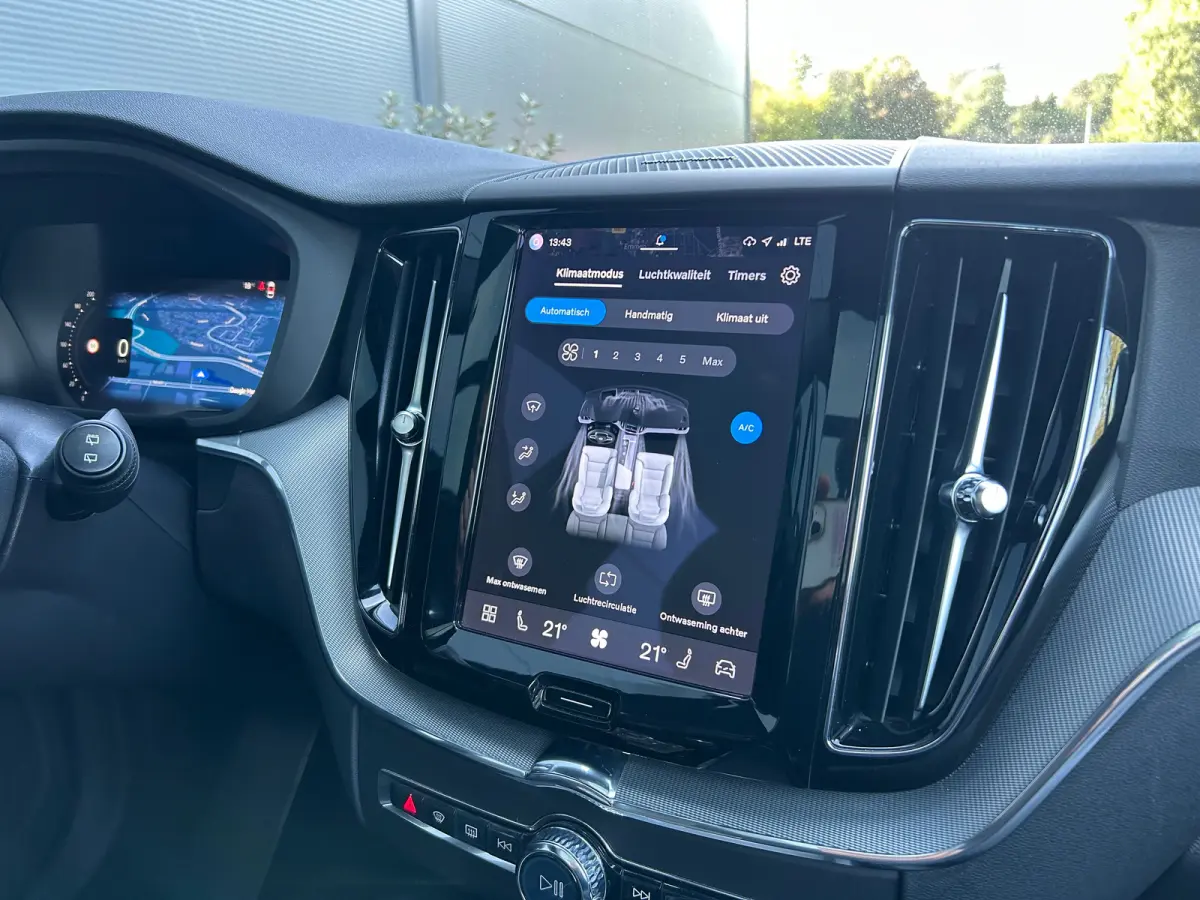 2.0 T6 Plug-in hybrid AWD Plus Bright | Long Range | SoH 95% | Panoramadak | Camera | Harman/Kardon |