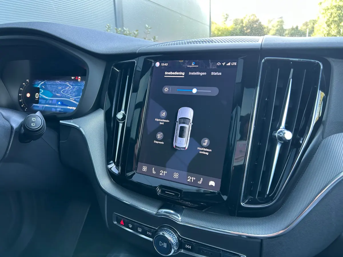 2.0 T6 Plug-in hybrid AWD Plus Bright | Long Range | SoH 95% | Panoramadak | Camera | Harman/Kardon |