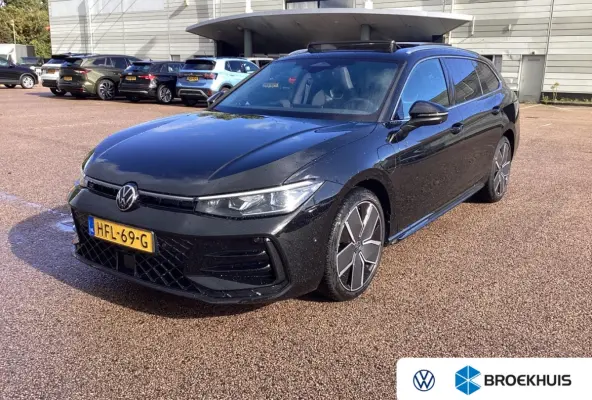 1.5 eHybrid 204PK R-Line Edition Schuif-kanteldak | Wegklapbare trekhaak | 360 camera | Dode-hoek detectie | Elektrische achterklep | Stoelverwarming voor en achter | Stuurwielverwarming | V