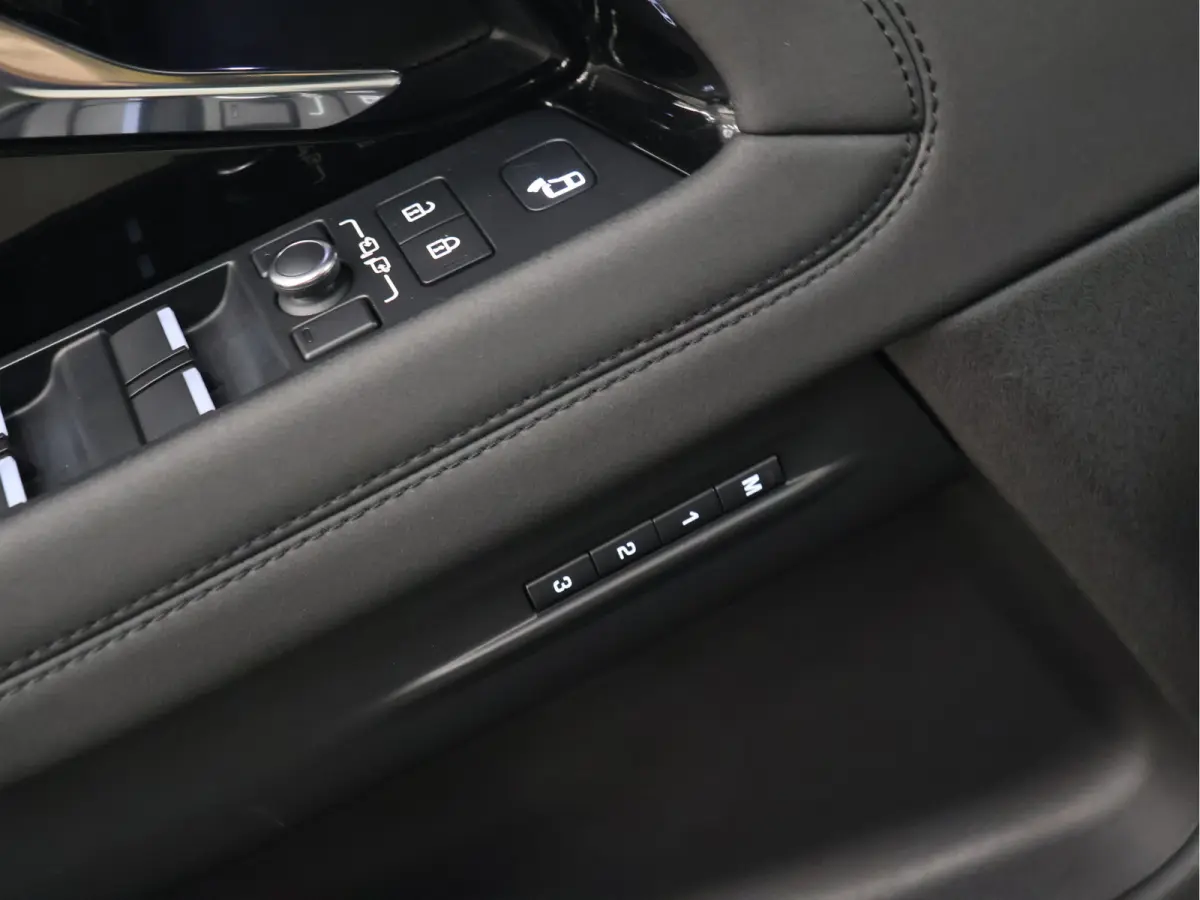 1.5 P300e AWD R-Dynamic SE [PANORAMADAK, ADAPTIVE CRUISE CONTROL, APPLE CARPLAY, ANDROID, RONDOM CAMERA, MEMORY SEATS, STOELVERWARMING, DODEHOEKDETECTIE, ELEKTRISCHE ACHTERKLEP, LEDER, LED, 