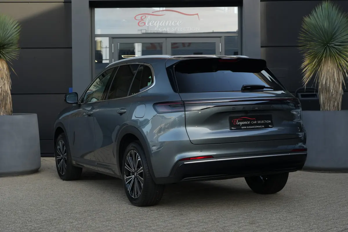1.5 Max+ | PHEV | 262 PK | Panoramadak | 360° camera | Massage Stoelen | GEELY Starray EM-i 1.5 Max+ 262 PK met 1.5 liter 4-cilinder hybride benzinemotor, panoramadak, lederen bekleding, 36