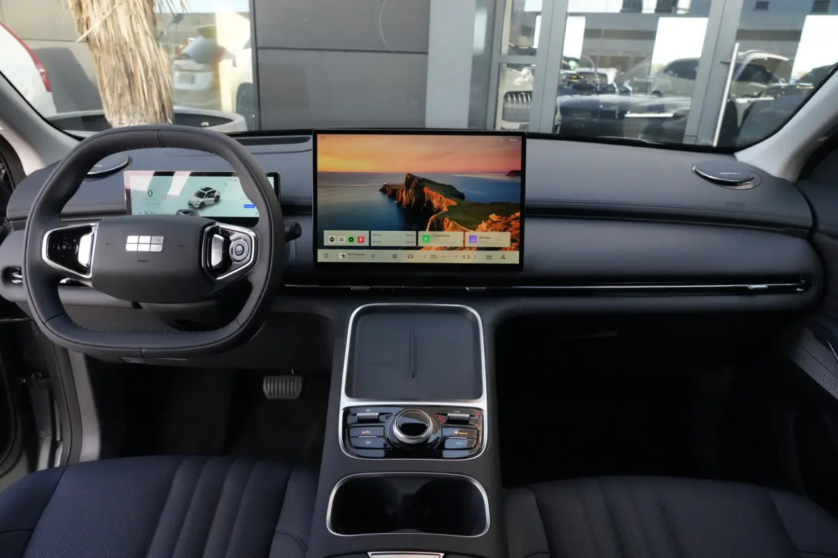 1.5 Max+ | PHEV | 262 PK | Panoramadak | 360° camera | Massage Stoelen | GEELY Starray EM-i 1.5 Max+ 262 PK met 1.5 liter 4-cilinder hybride benzinemotor, panoramadak, lederen bekleding, 36