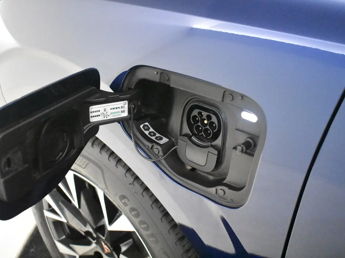 1.5 TSI e-Hybrid Business | 360gr Camera | Head-up Display | Keyless | Elektr stoel incl memory | Parkeer assist | Stoel/stuurverw | App Connect | LED | DAB | 18"LMV
