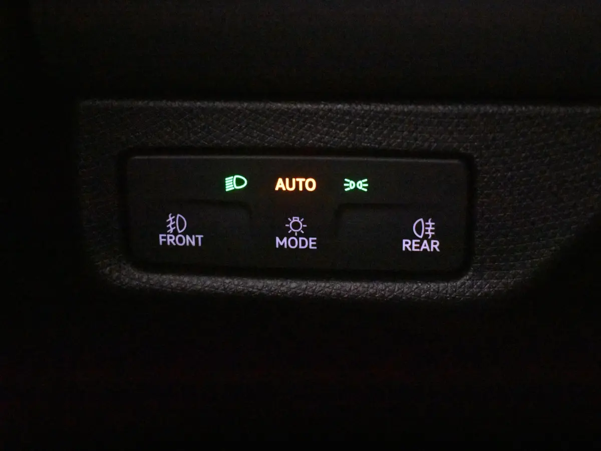 1.5 TSI e-Hybrid Business | 360gr Camera | Head-up Display | Keyless | Elektr stoel incl memory | Parkeer assist | Stoel/stuurverw | App Connect | LED | DAB | 18"LMV