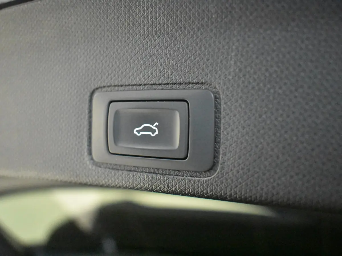 1.5 TSI e-Hybrid Business | 360gr Camera | Head-up Display | Keyless | Elektr stoel incl memory | Parkeer assist | Stoel/stuurverw | App Connect | LED | DAB | 18"LMV