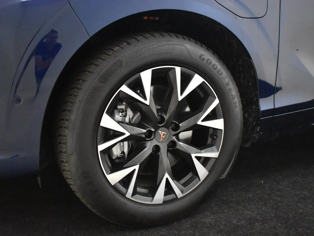 1.5 TSI e-Hybrid Business | 360gr Camera | Head-up Display | Keyless | Elektr stoel incl memory | Parkeer assist | Stoel/stuurverw | App Connect | LED | DAB | 18"LMV