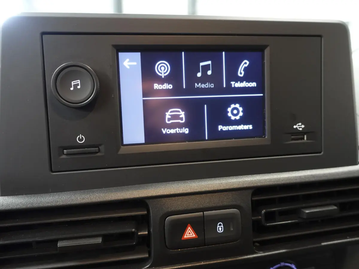 1.5 BlueHDi 100pk L2 Airco Cruise control Trekhaak Parkeersensoren Bluetooth