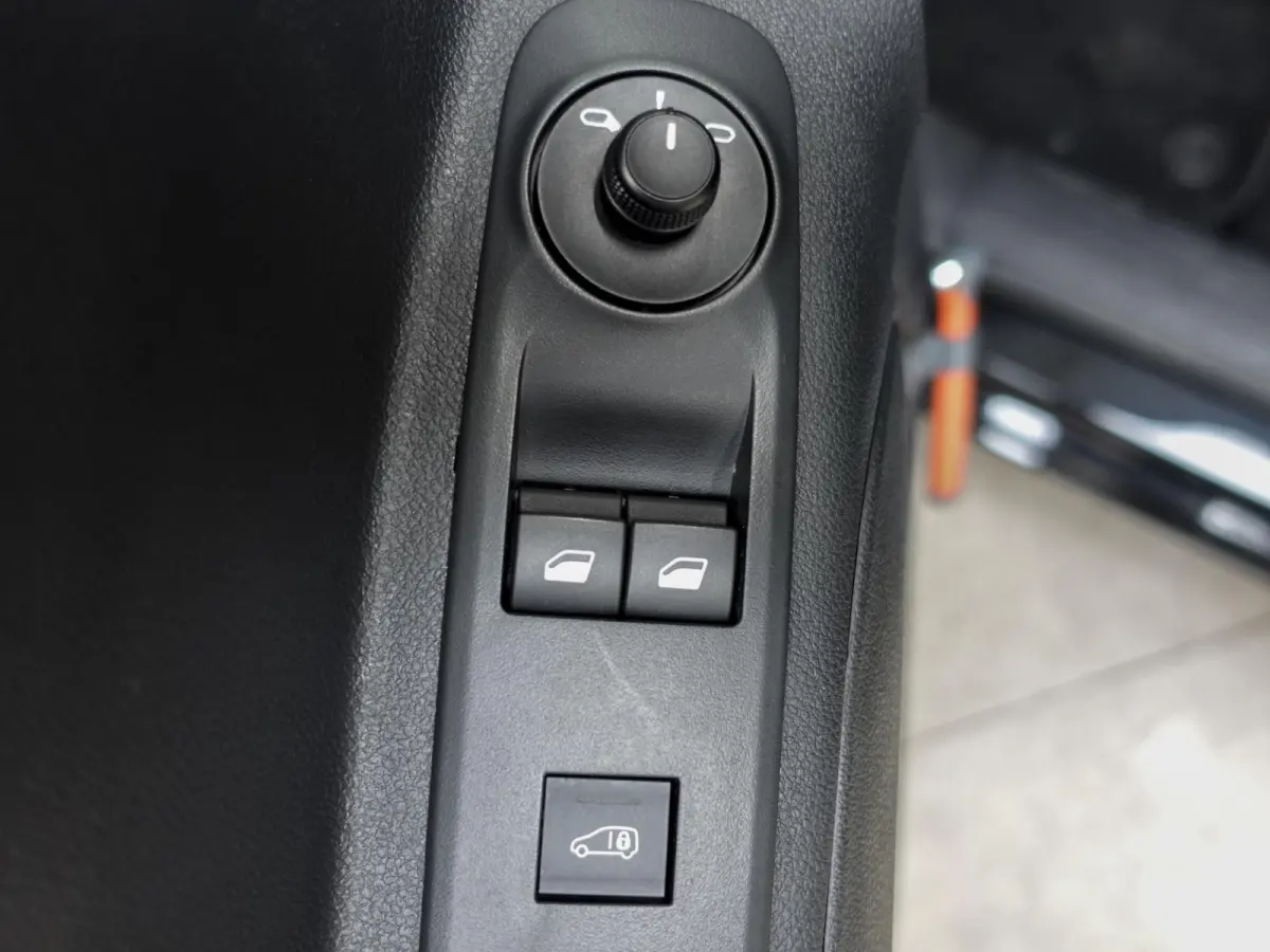 1.5 BlueHDi 100pk L2 Airco Cruise control Trekhaak Parkeersensoren Bluetooth