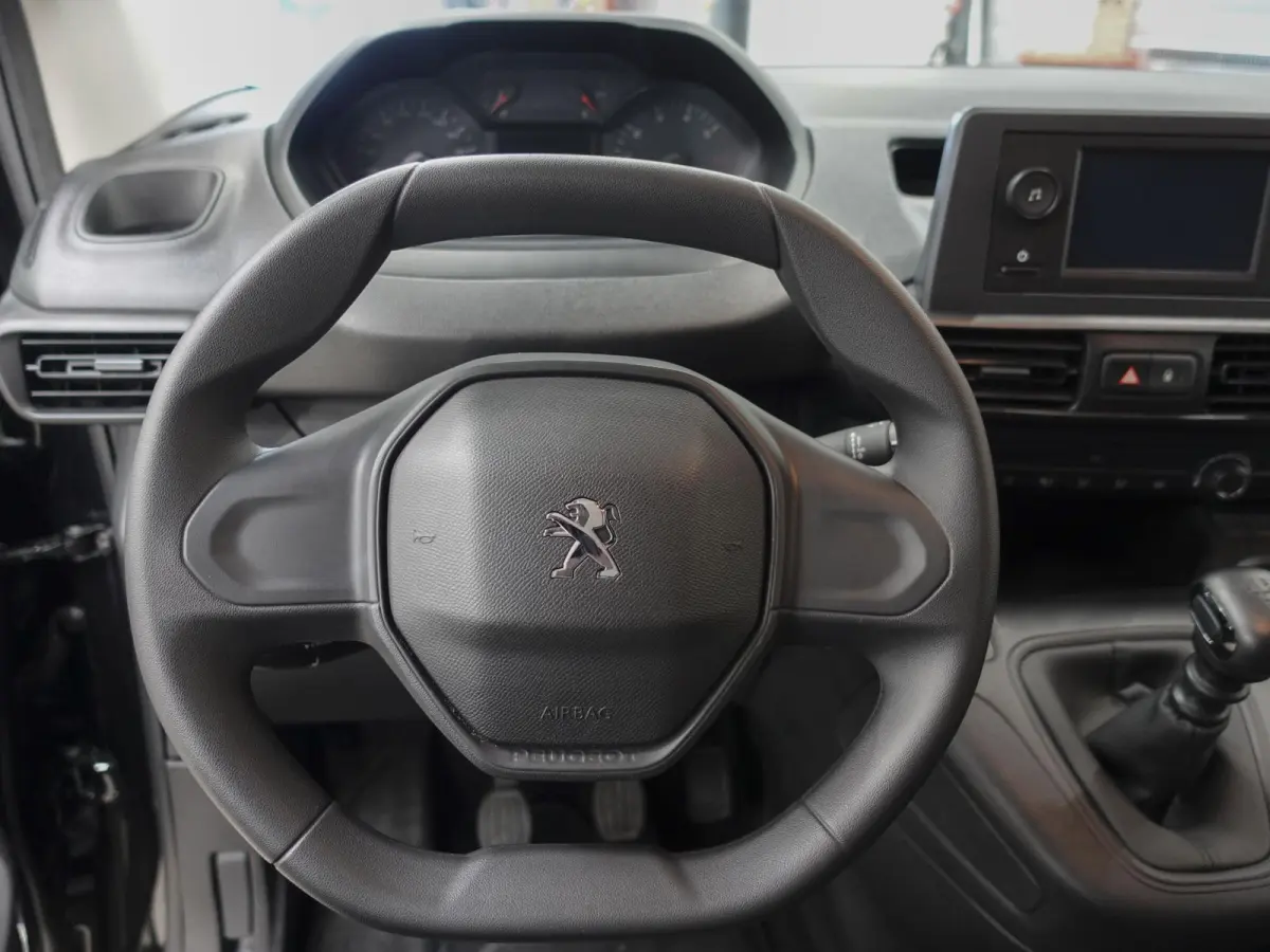 1.5 BlueHDi 100pk L2 Airco Cruise control Trekhaak Parkeersensoren Bluetooth