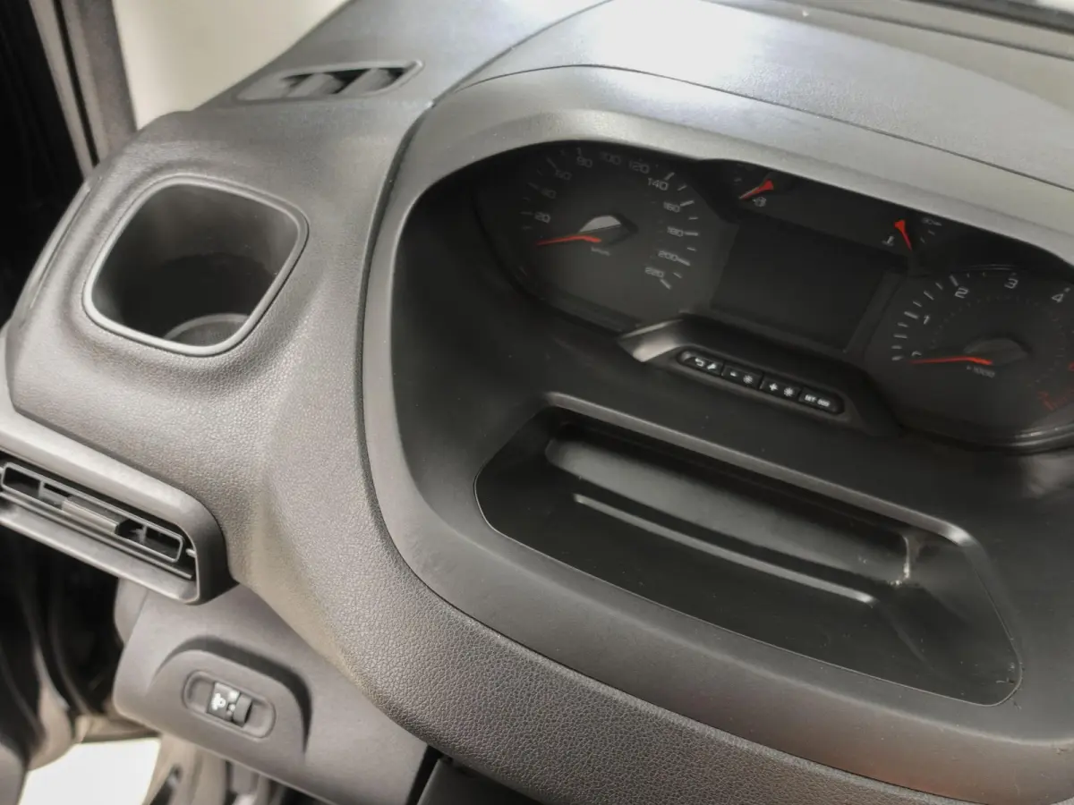 1.5 BlueHDi 100pk L2 Airco Cruise control Trekhaak Parkeersensoren Bluetooth