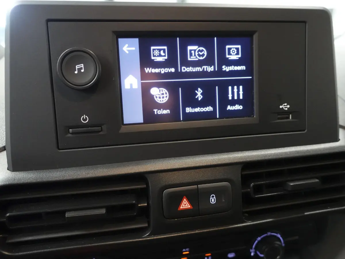 1.5 BlueHDi 100pk L2 Airco Cruise control Trekhaak Parkeersensoren Bluetooth