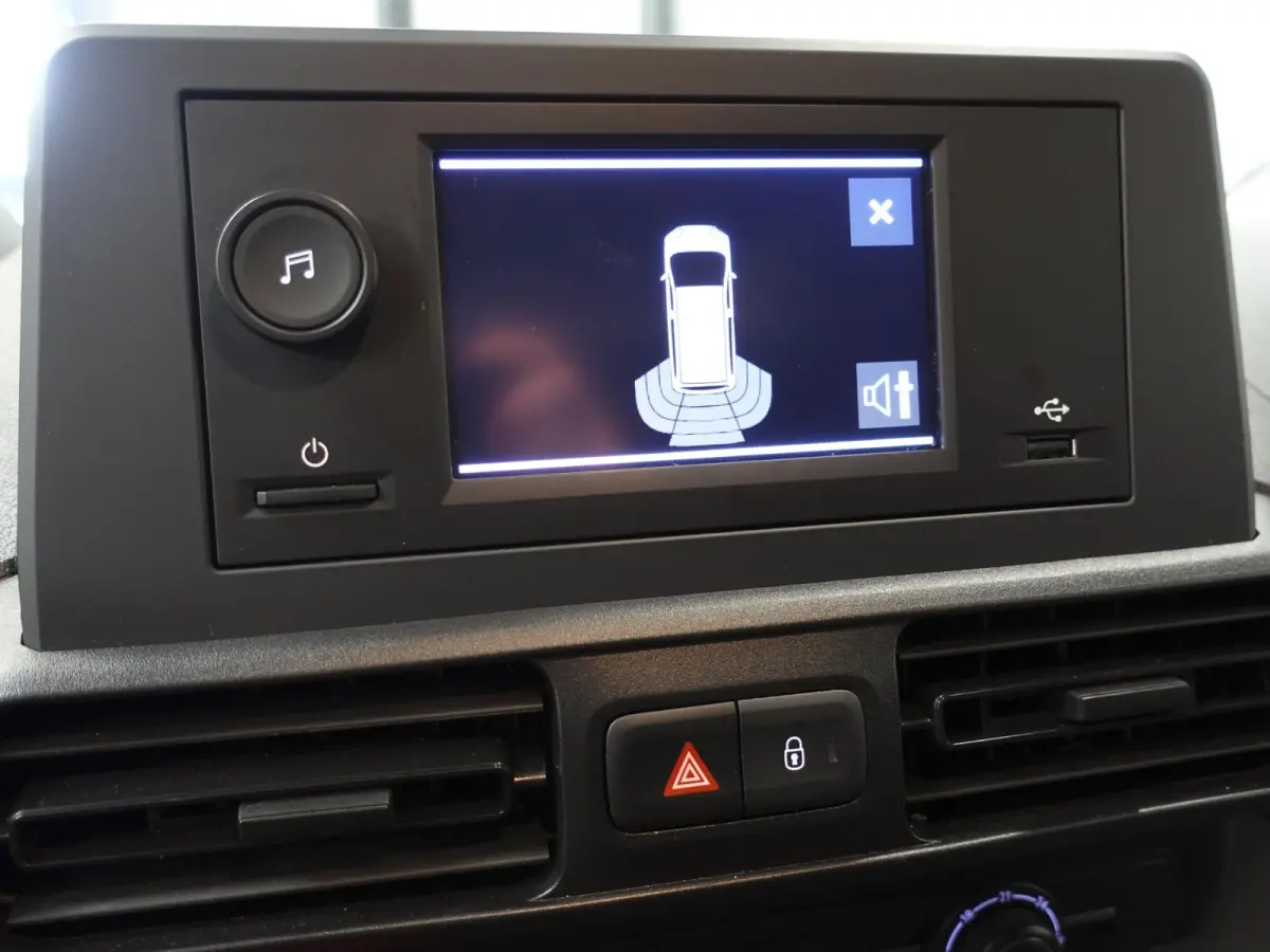 1.5 BlueHDi 100pk L2 Airco Cruise control Trekhaak Parkeersensoren Bluetooth