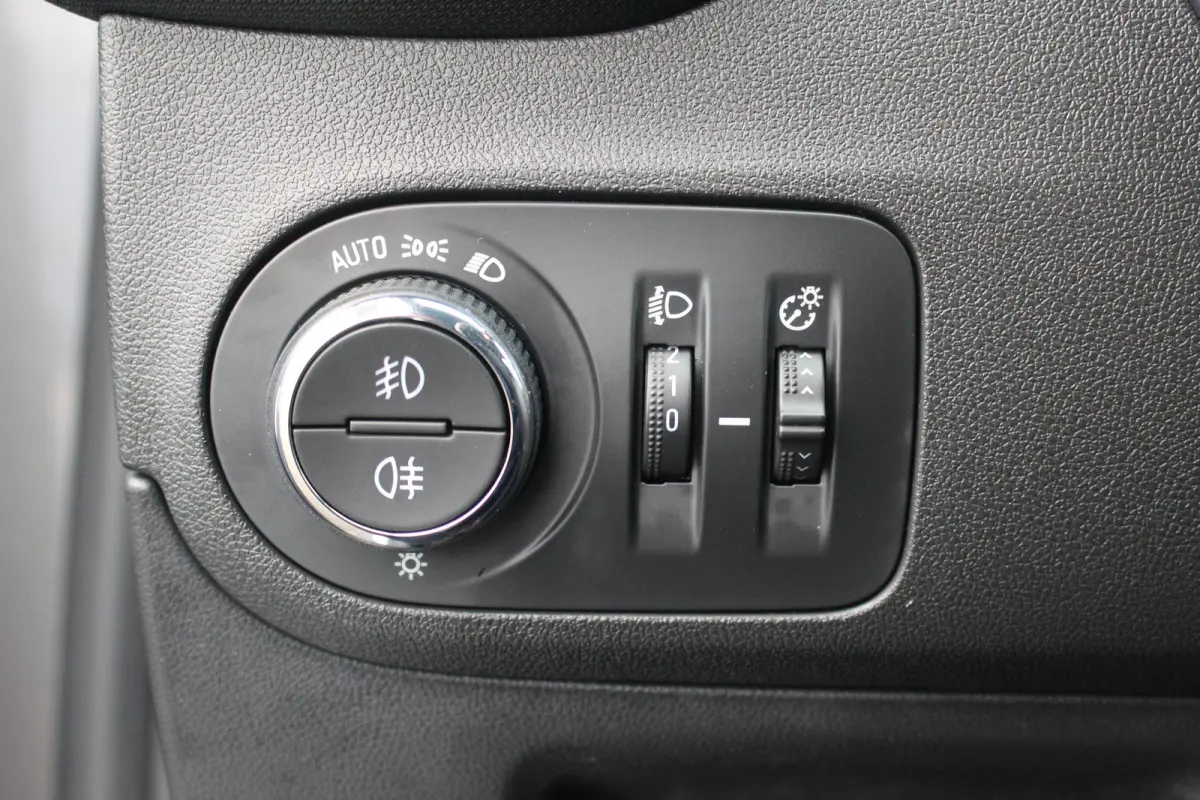 1.2 Turbo 120 Jaar Edition | Camera | Trekh Afn. | PDC V+A | Carplay | Cruise | Camera | Trekh Afn. | PDC V+A | Carplay | Cruise |