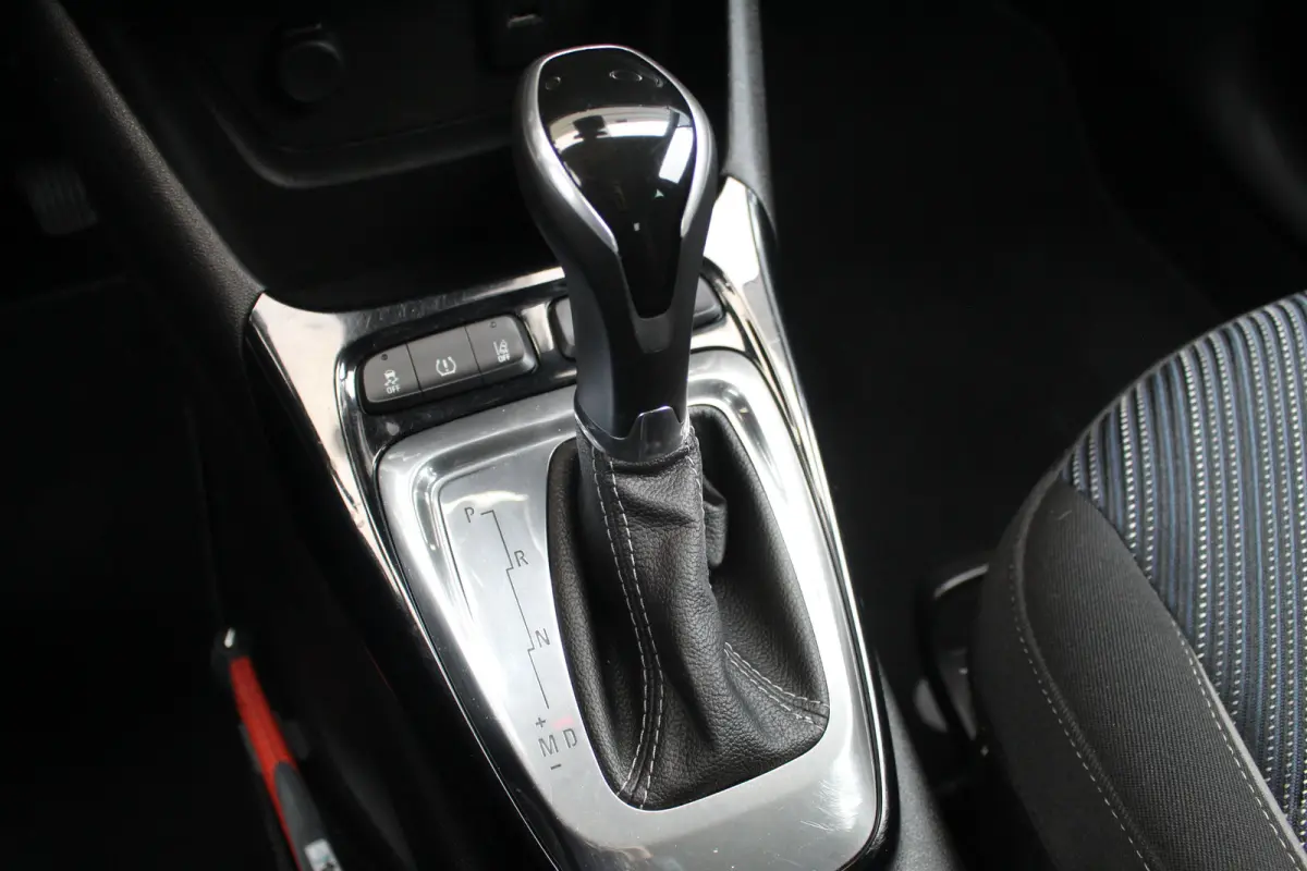 1.2 Turbo 120 Jaar Edition | Camera | Trekh Afn. | PDC V+A | Carplay | Cruise | Camera | Trekh Afn. | PDC V+A | Carplay | Cruise |