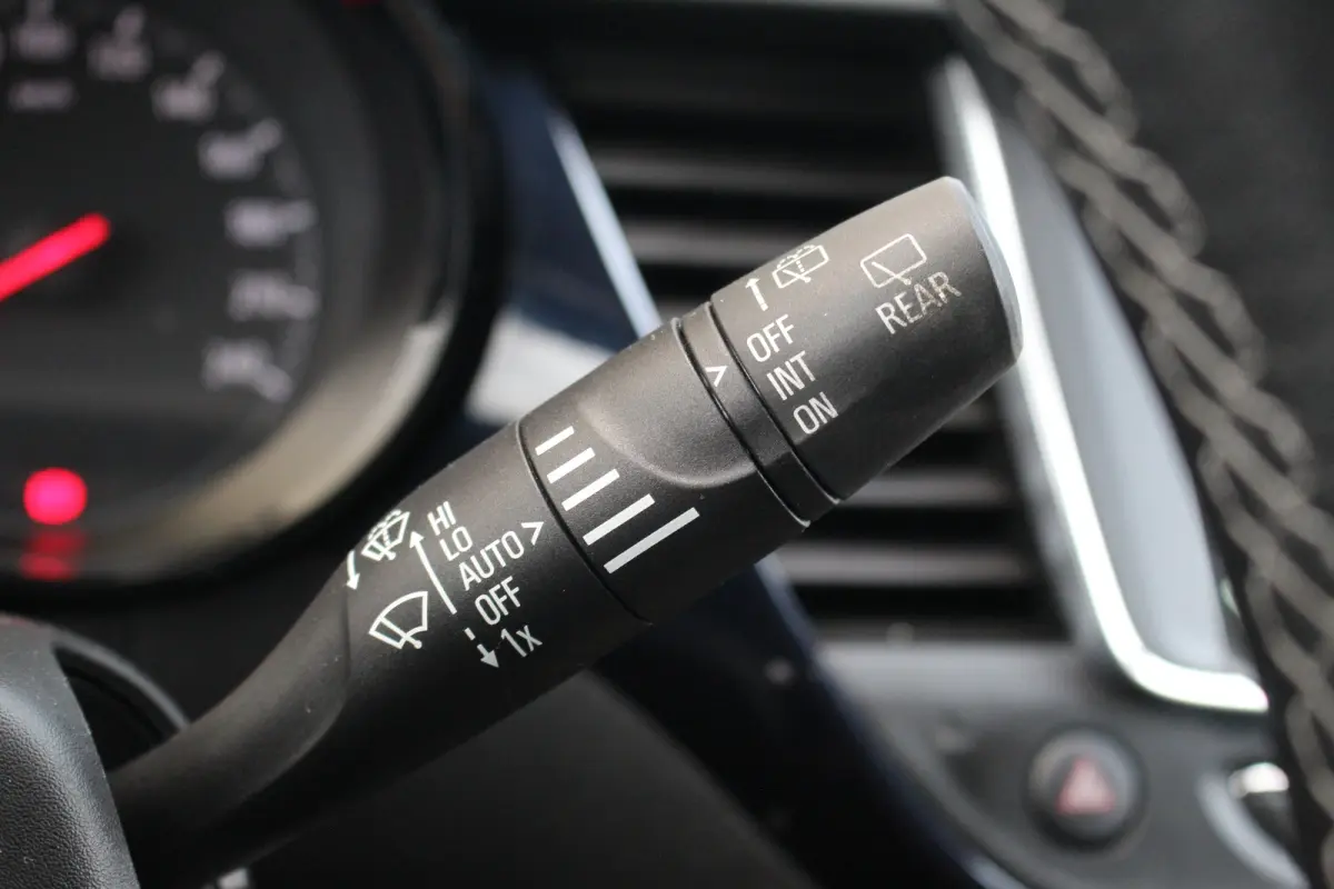 1.2 Turbo 120 Jaar Edition | Camera | Trekh Afn. | PDC V+A | Carplay | Cruise | Camera | Trekh Afn. | PDC V+A | Carplay | Cruise |