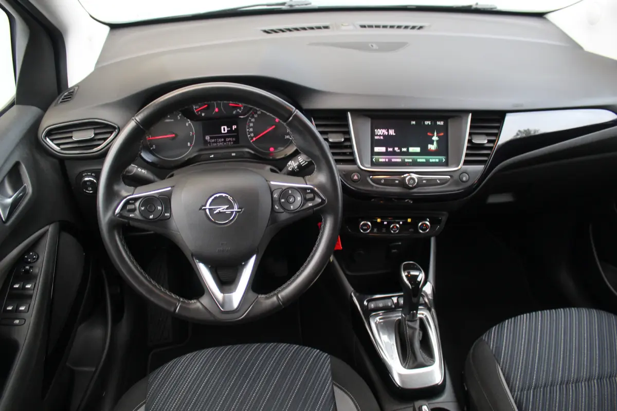 1.2 Turbo 120 Jaar Edition | Camera | Trekh Afn. | PDC V+A | Carplay | Cruise | Camera | Trekh Afn. | PDC V+A | Carplay | Cruise |