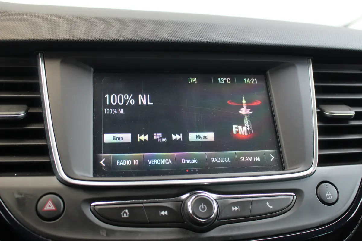 1.2 Turbo 120 Jaar Edition | Camera | Trekh Afn. | PDC V+A | Carplay | Cruise | Camera | Trekh Afn. | PDC V+A | Carplay | Cruise |