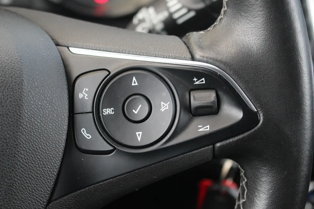 1.2 Turbo 120 Jaar Edition | Camera | Trekh Afn. | PDC V+A | Carplay | Cruise | Camera | Trekh Afn. | PDC V+A | Carplay | Cruise |