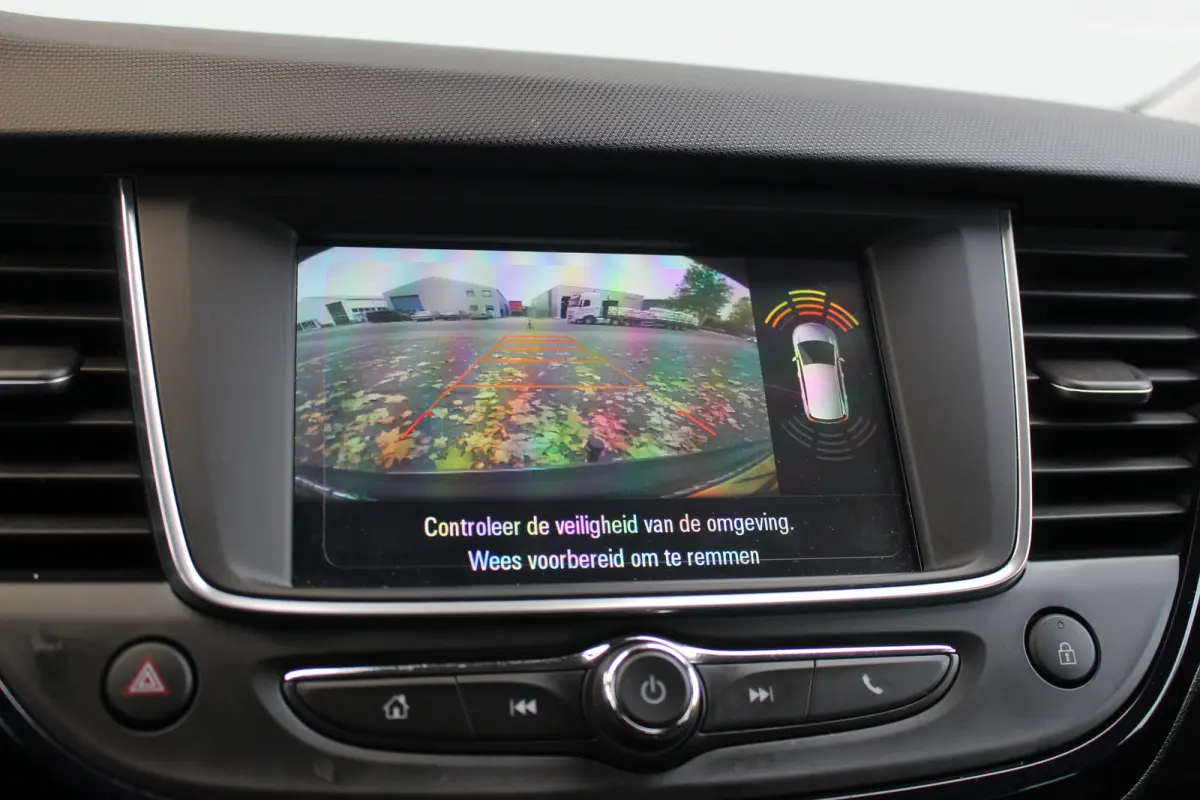 1.2 Turbo 120 Jaar Edition | Camera | Trekh Afn. | PDC V+A | Carplay | Cruise | Camera | Trekh Afn. | PDC V+A | Carplay | Cruise |