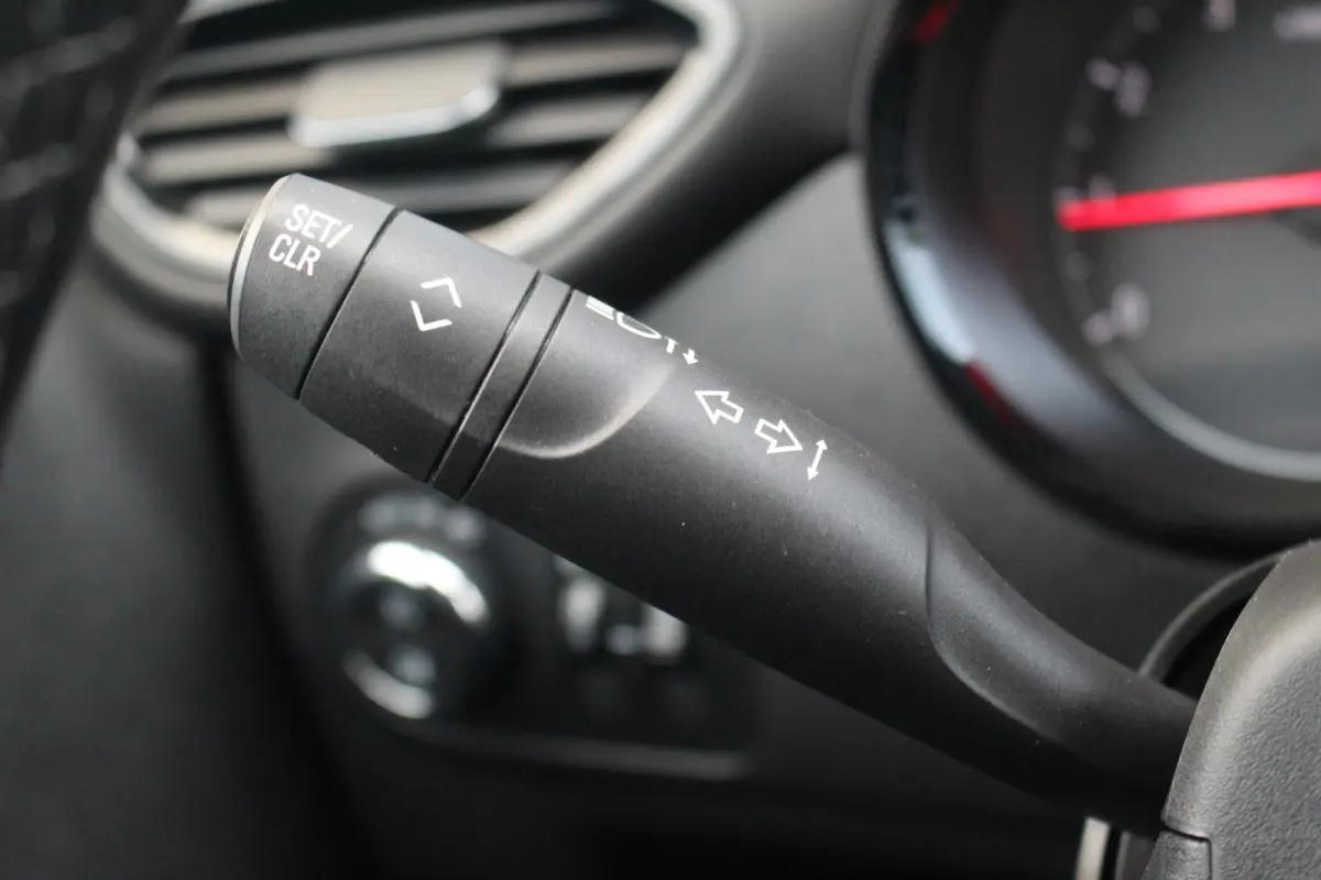 1.2 Turbo 120 Jaar Edition | Camera | Trekh Afn. | PDC V+A | Carplay | Cruise | Camera | Trekh Afn. | PDC V+A | Carplay | Cruise |