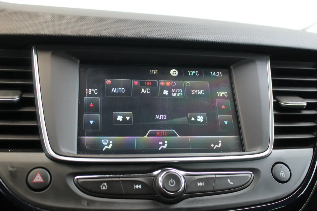1.2 Turbo 120 Jaar Edition | Camera | Trekh Afn. | PDC V+A | Carplay | Cruise | Camera | Trekh Afn. | PDC V+A | Carplay | Cruise |