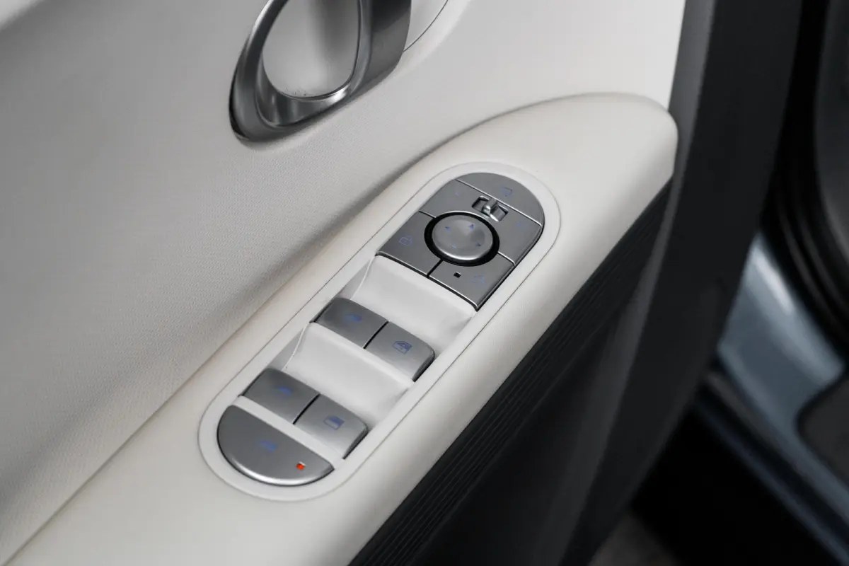Basis Elektro | Adaptieve Cruise Control | Navigatie | Climate Control | Apple Carplay | Android Auto | Achteruitrijcamera |