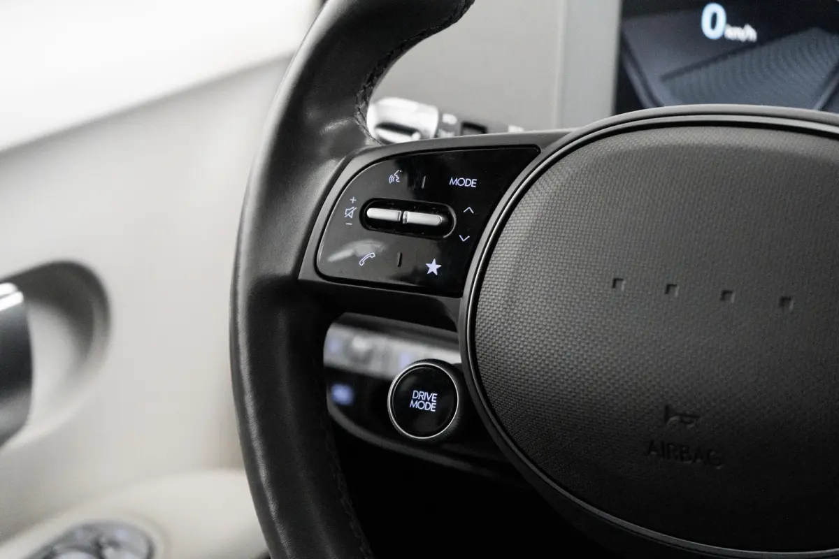 Basis Elektro | Adaptieve Cruise Control | Navigatie | Climate Control | Apple Carplay | Android Auto | Achteruitrijcamera |