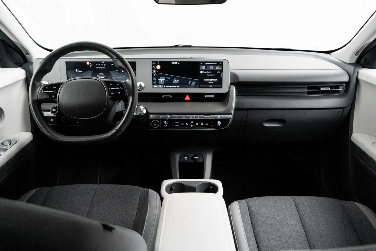 Basis Elektro | Adaptieve Cruise Control | Navigatie | Climate Control | Apple Carplay | Android Auto | Achteruitrijcamera |
