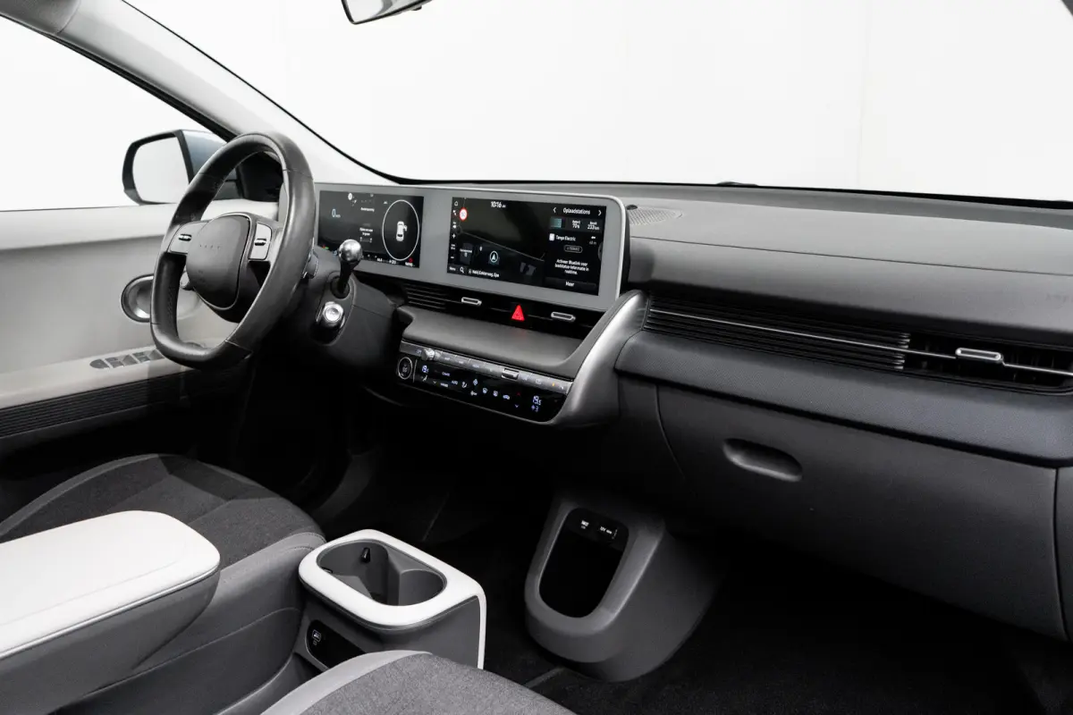 Basis Elektro | Adaptieve Cruise Control | Navigatie | Climate Control | Apple Carplay | Android Auto | Achteruitrijcamera |