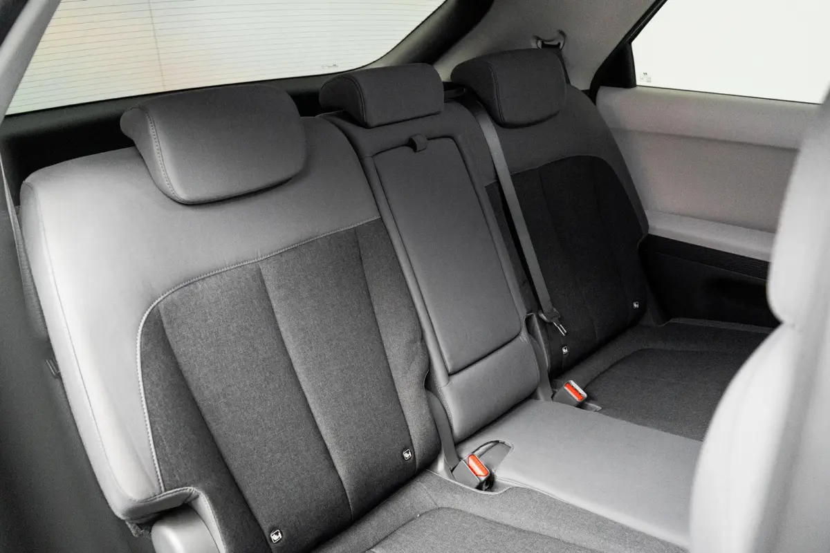 Basis Elektro | Adaptieve Cruise Control | Navigatie | Climate Control | Apple Carplay | Android Auto | Achteruitrijcamera |