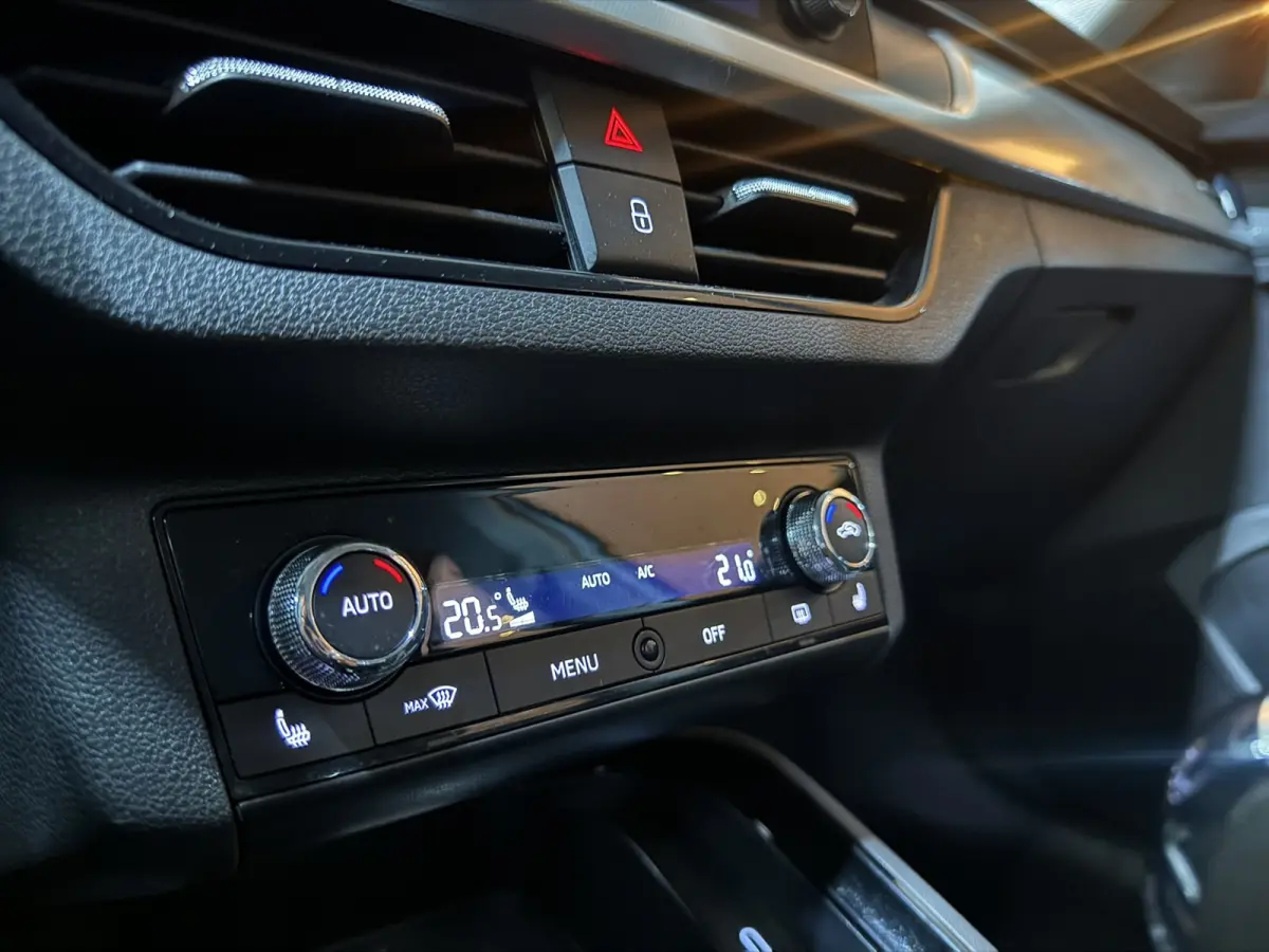 1.0 TSI Style Garantie|Automaat|Keyless|CarPlay|StoelVW|Lane Assist|Xenon|Rijklaar