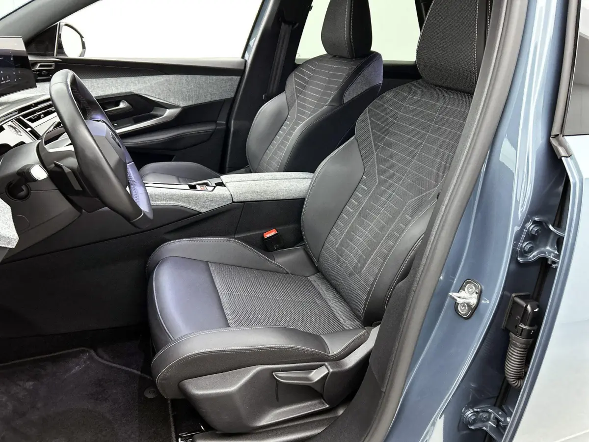 SUV Allure Avantage 73 kWh 210pk | Accu 95% | 526km WLTP Actieradius | Navigatie | 360° Camera | Stuurverwarming | Adaptieve Cruise Control | Climate Control | Parkeersensoren v+a | Dodehoe