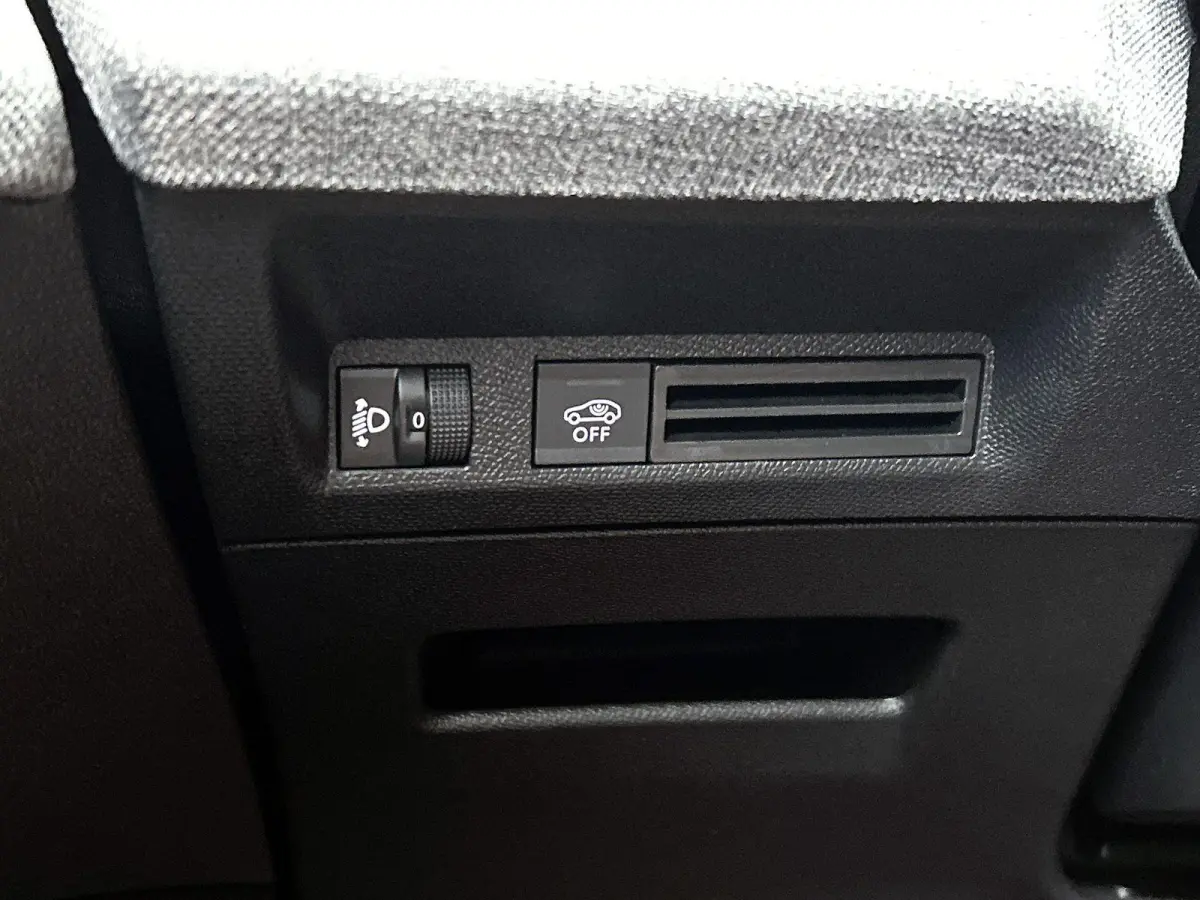 SUV Allure Avantage 73 kWh 210pk | Accu 95% | 526km WLTP Actieradius | Navigatie | 360° Camera | Stuurverwarming | Adaptieve Cruise Control | Climate Control | Parkeersensoren v+a | Dodehoe