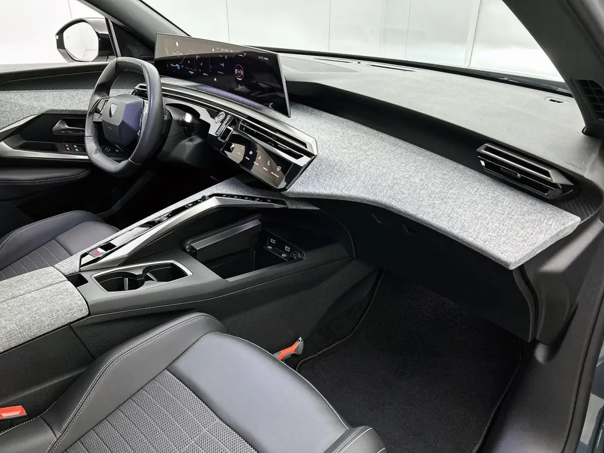 SUV Allure Avantage 73 kWh 210pk | Accu 95% | 526km WLTP Actieradius | Navigatie | 360° Camera | Stuurverwarming | Adaptieve Cruise Control | Climate Control | Parkeersensoren v+a | Dodehoe