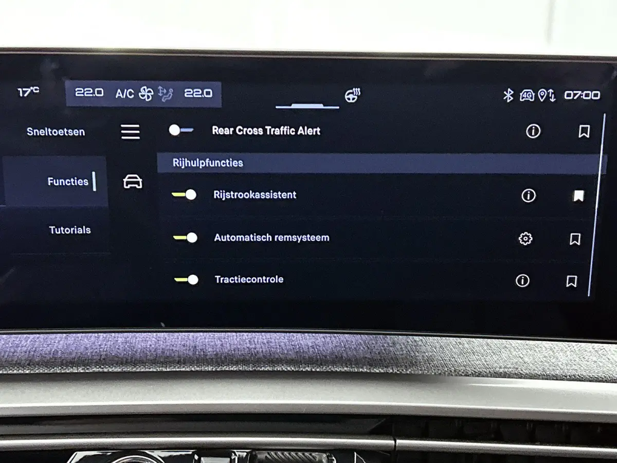 SUV Allure Avantage 73 kWh 210pk | Accu 95% | 526km WLTP Actieradius | Navigatie | 360° Camera | Stuurverwarming | Adaptieve Cruise Control | Climate Control | Parkeersensoren v+a | Dodehoe
