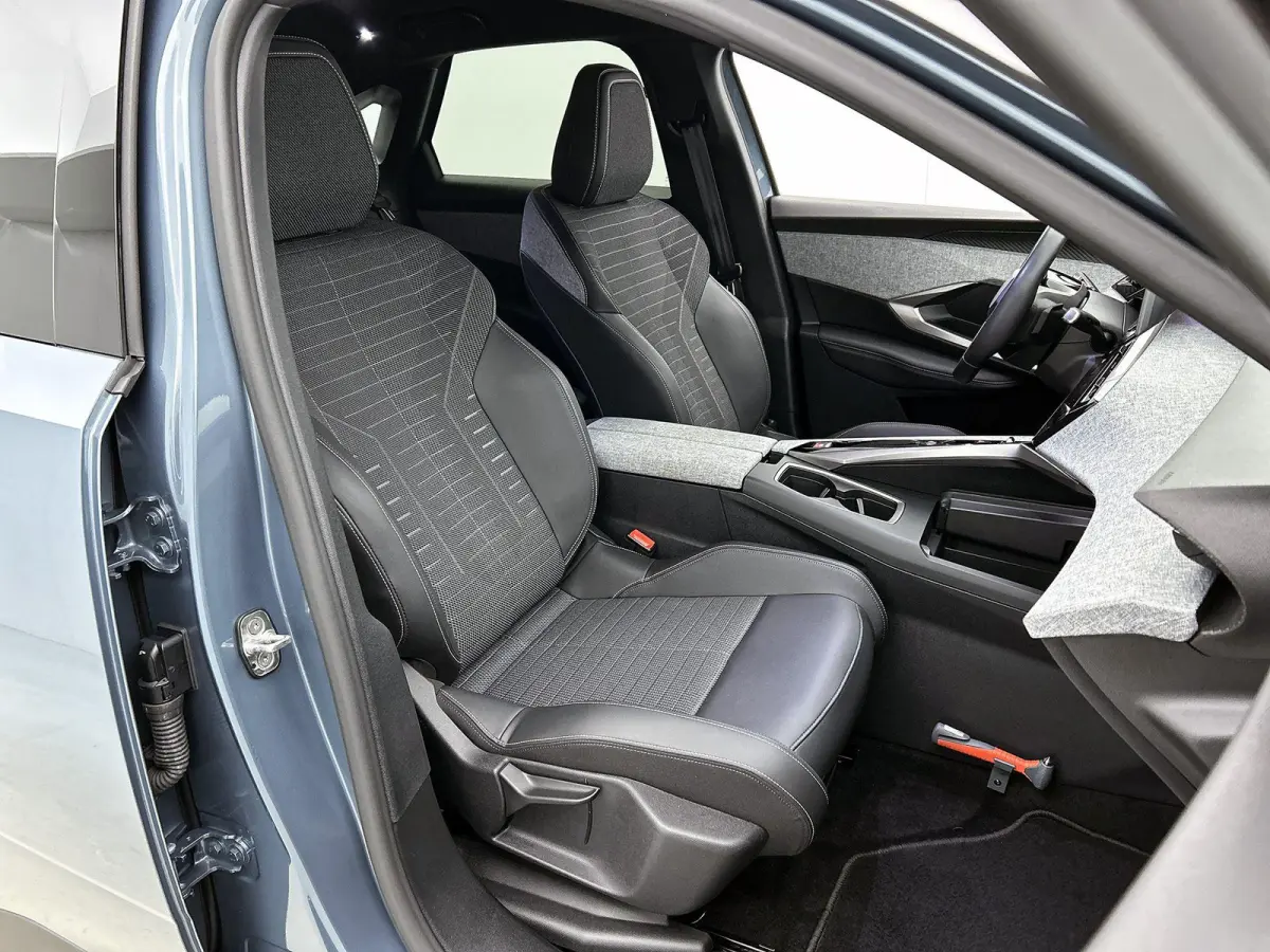 SUV Allure Avantage 73 kWh 210pk | Accu 95% | 526km WLTP Actieradius | Navigatie | 360° Camera | Stuurverwarming | Adaptieve Cruise Control | Climate Control | Parkeersensoren v+a | Dodehoe