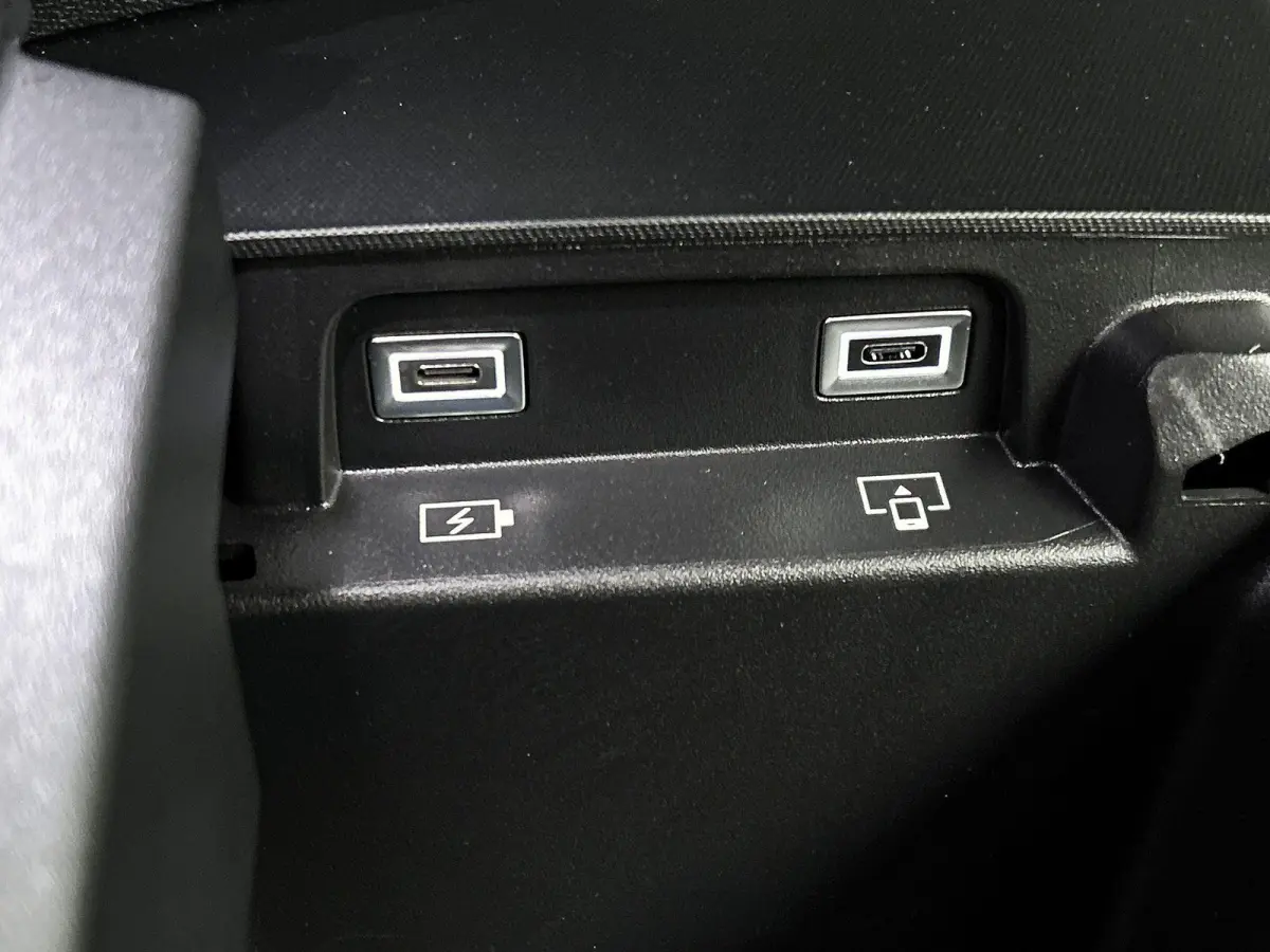 SUV Allure Avantage 73 kWh 210pk | Accu 95% | 526km WLTP Actieradius | Navigatie | 360° Camera | Stuurverwarming | Adaptieve Cruise Control | Climate Control | Parkeersensoren v+a | Dodehoe