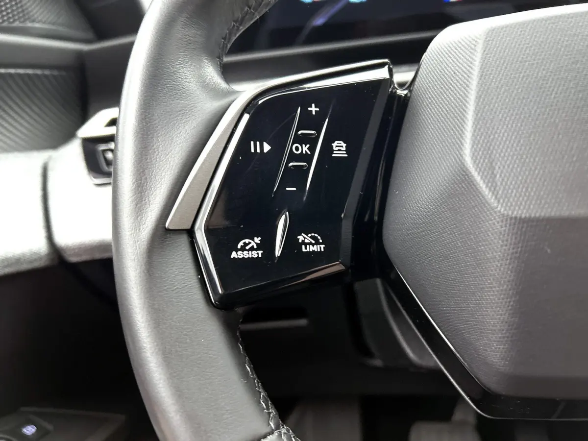 SUV Allure Avantage 73 kWh 210pk | Accu 95% | 526km WLTP Actieradius | Navigatie | 360° Camera | Stuurverwarming | Adaptieve Cruise Control | Climate Control | Parkeersensoren v+a | Dodehoe
