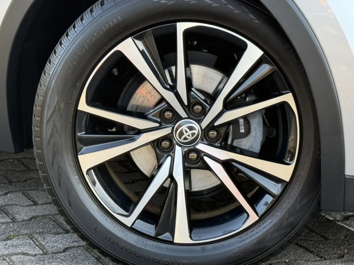 1.8 Hybrid 140 First Edition | ACC | CarPlay | Elek. Achterklep | Camera | 18 inch