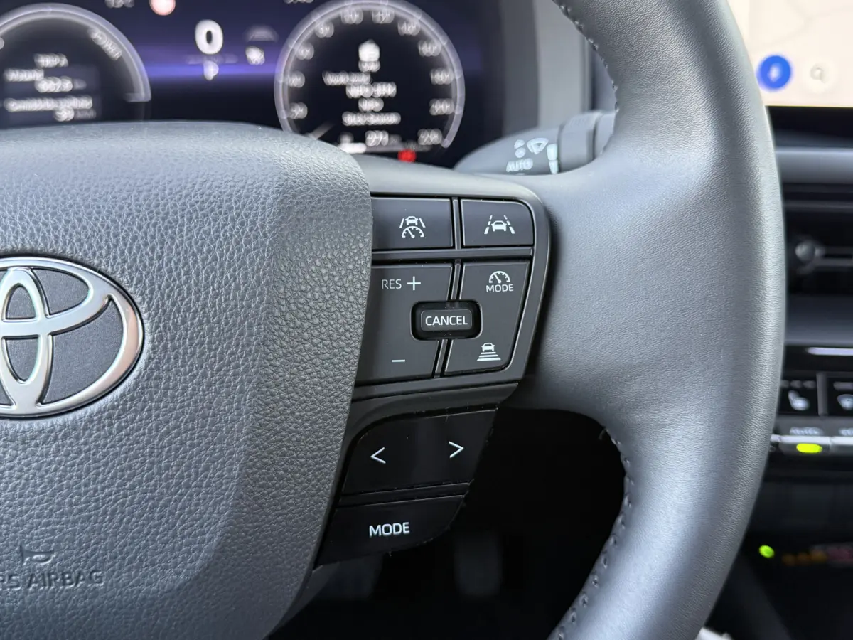 1.8 Hybrid 140 First Edition | ACC | CarPlay | Elek. Achterklep | Camera | 18 inch
