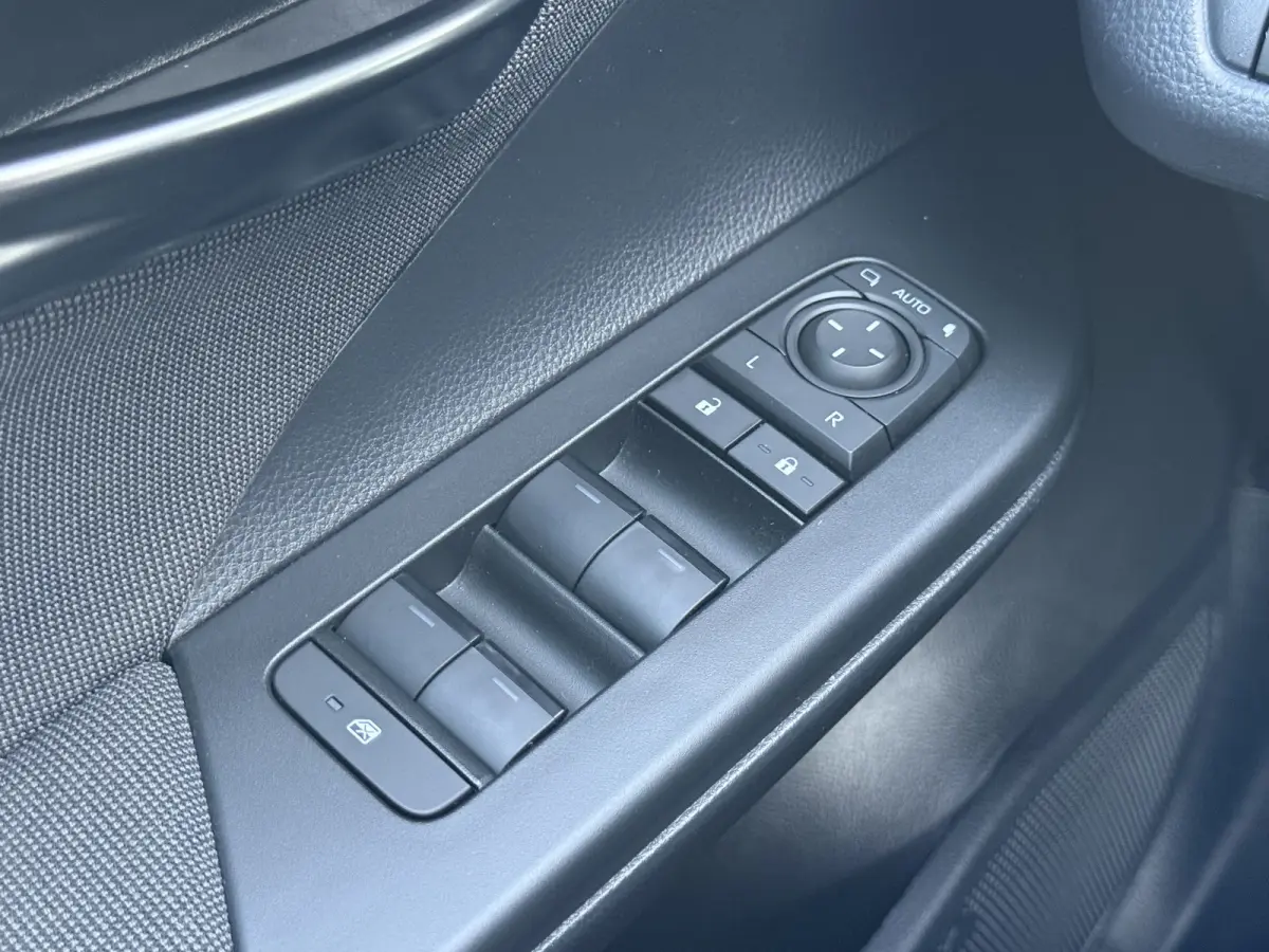 1.8 Hybrid 140 First Edition | ACC | CarPlay | Elek. Achterklep | Camera | 18 inch