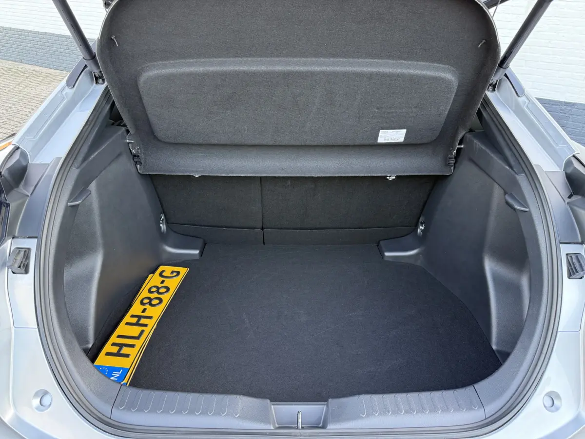1.8 Hybrid 140 First Edition | ACC | CarPlay | Elek. Achterklep | Camera | 18 inch