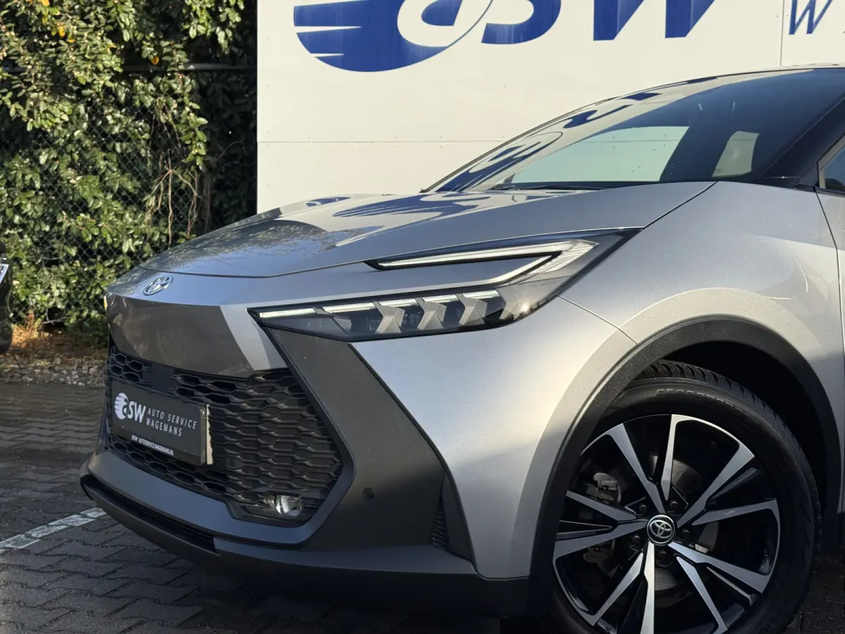 1.8 Hybrid 140 First Edition | ACC | CarPlay | Elek. Achterklep | Camera | 18 inch